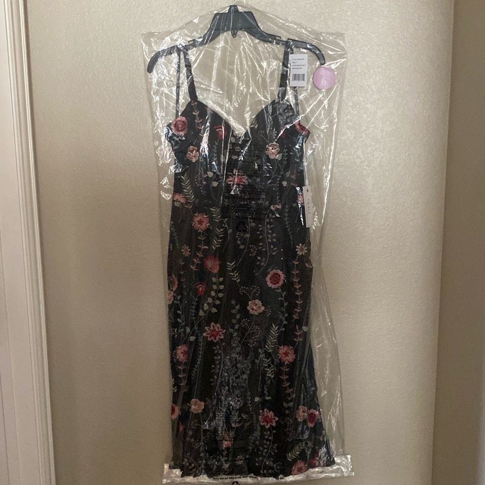 Women's Embroidered Lace Midi Dress Siena